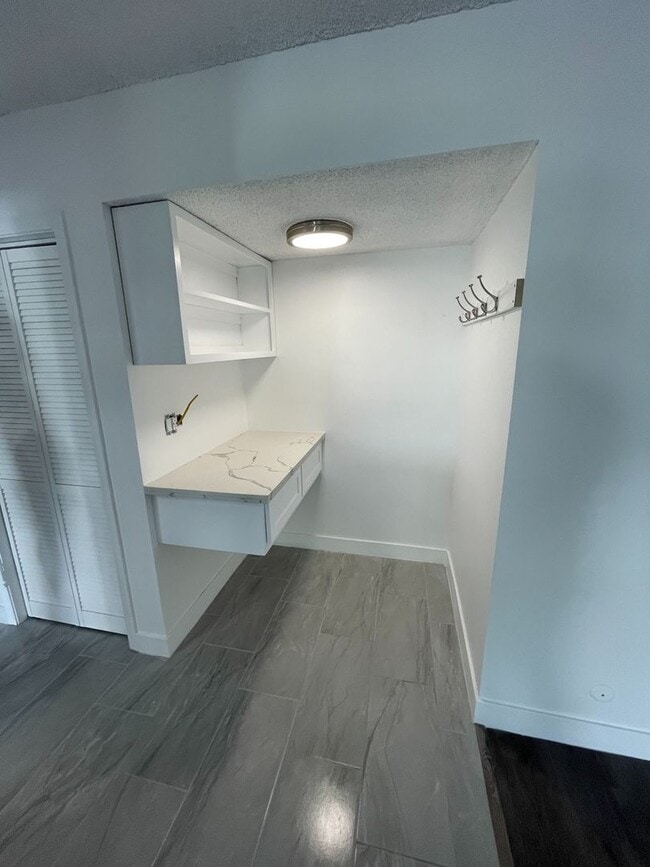 Photo - 825 S Bedford St Unidad 103