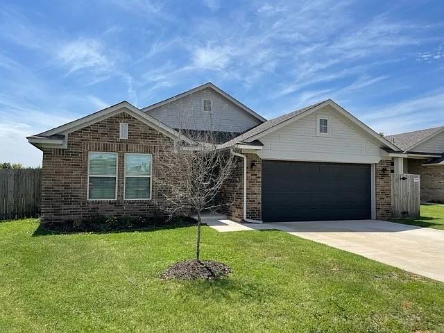 Building Photo - 2025 Sara Vista Dr