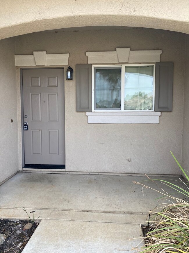 Building Photo - Ione Home near Golf Course