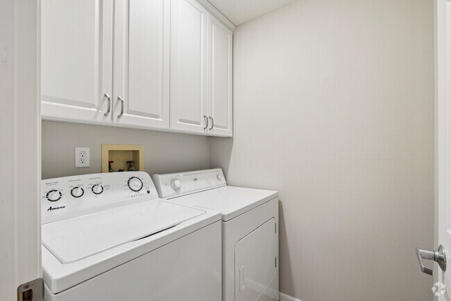 2 habitaciones, 1 baño - 920 pies cuadrados - Lavandería