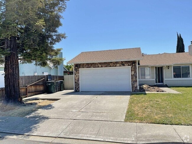Building Photo - 3 Bedroom 2 Bath w/ Spa Room Suisun *Star ... Rental