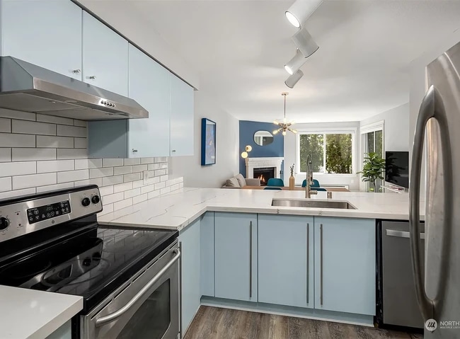 Kitchen - 11303 NE 128th St Unit B104
