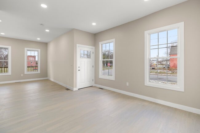 Photo - 324 East Bethune Street Unidad Upper