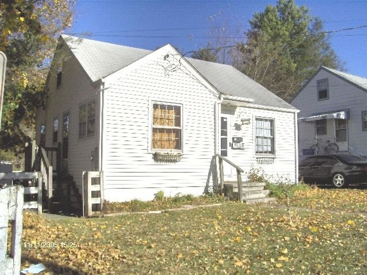 Photo - 806 Progress St NE