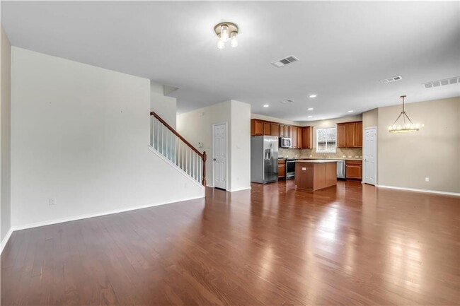 Photo - 504 Hoot Owl Ln S