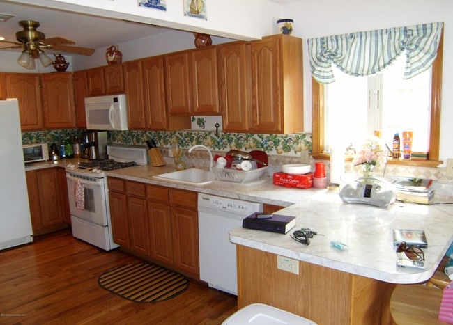 327 New Bedford Rd