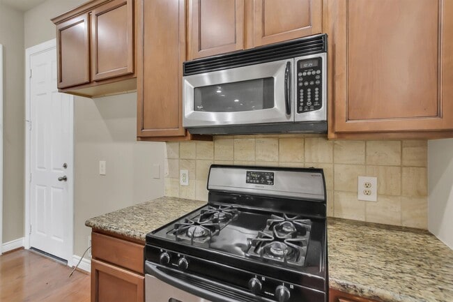 Photo - 9006 Lakes at 610 Dr