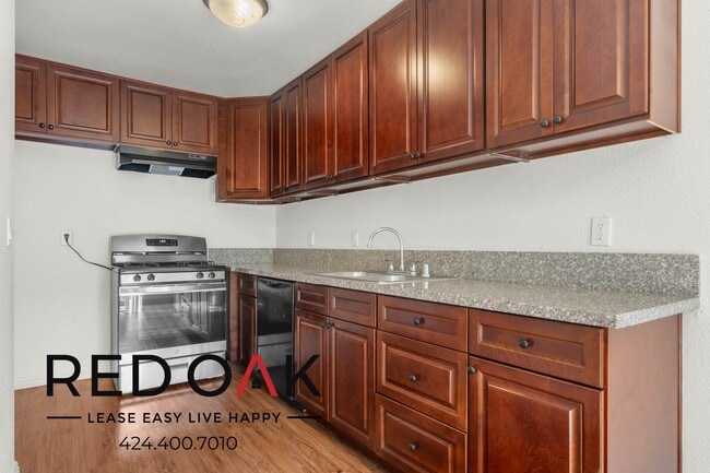 Photo - 17830 Sherman Way Unidad 331