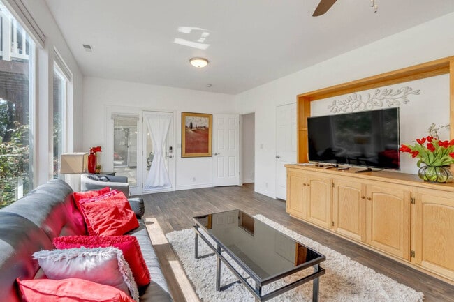 Building Photo - 12067 Lampton View Dr Unit SI FL1-ID1513968P