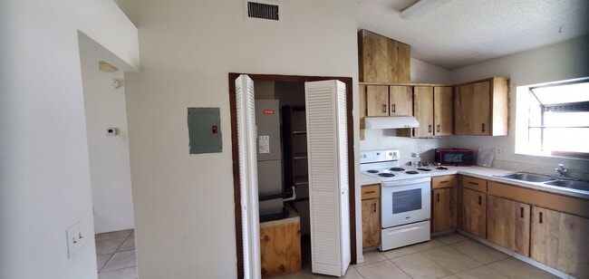 Building Photo - 1222 Tino Ct