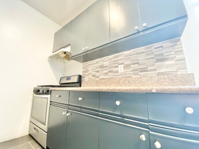 Photo - 125 N Doheny Dr Unit 205