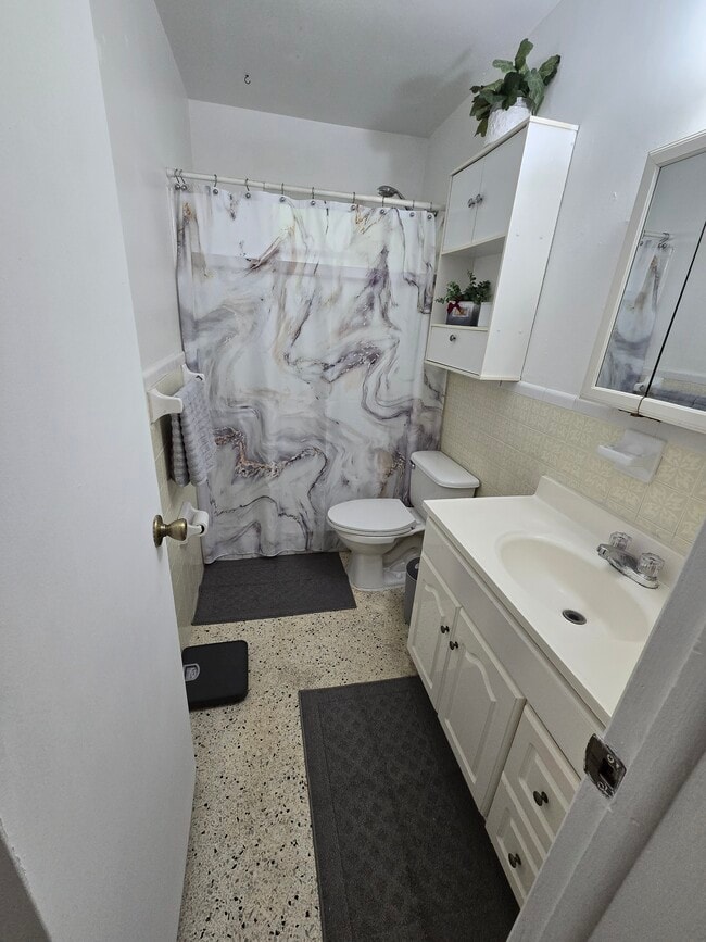 Building Photo - 472 E 15th St