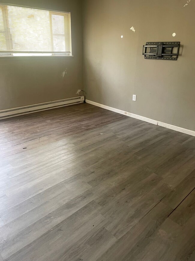 Photo - Knoxville 37917 - 2 Bedroom, 1 bath apartment - Contact Lisa Vineyard and Shannon Russell (865) 2...