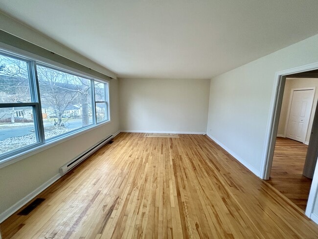 Photo - 169 University Ave