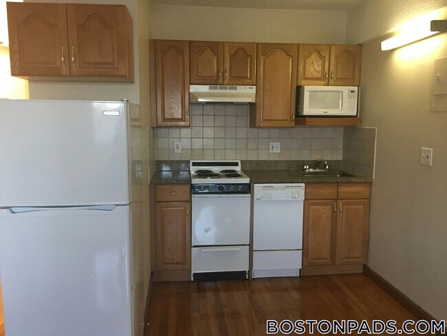 Building Photo - 1110 Commonwealth Ave