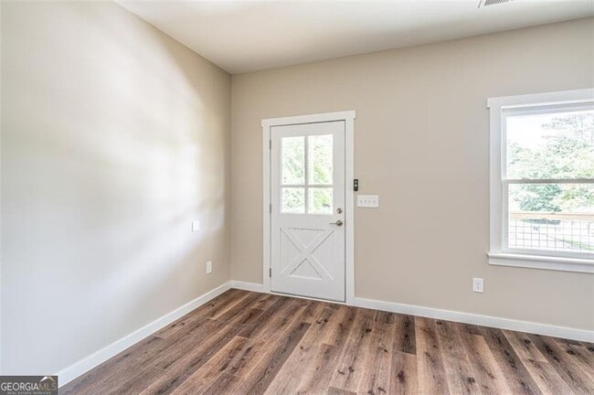 Photo - 215 Pinecone Ln