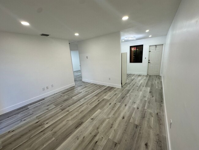 Building Photo - 1174 W 3rd Ave Rental