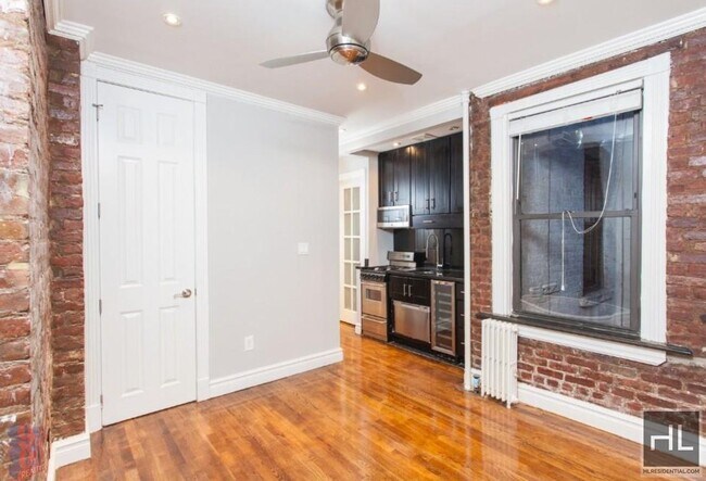 Photo - E 13TH ST. Unidad 6D