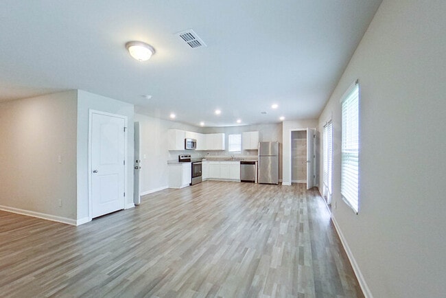 Photo - 216 York Ln