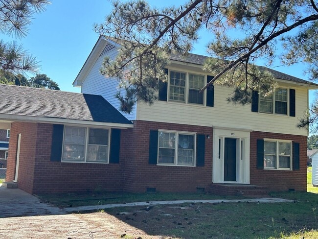 Building Photo - Spacious 3 bedroom 3 bath home for rent