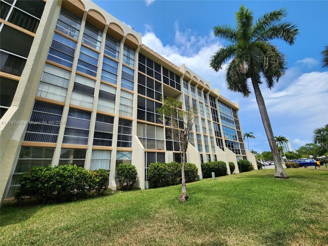 Photo - 2000 Atlantic Shores Blvd Unidad 204 Rental