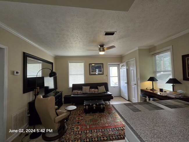 1200 Clay Ave