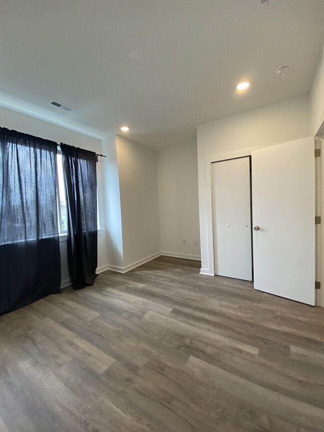 667 N 52nd St Unit 3