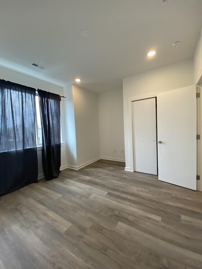 Photo - 667 N 52nd St Unit 3