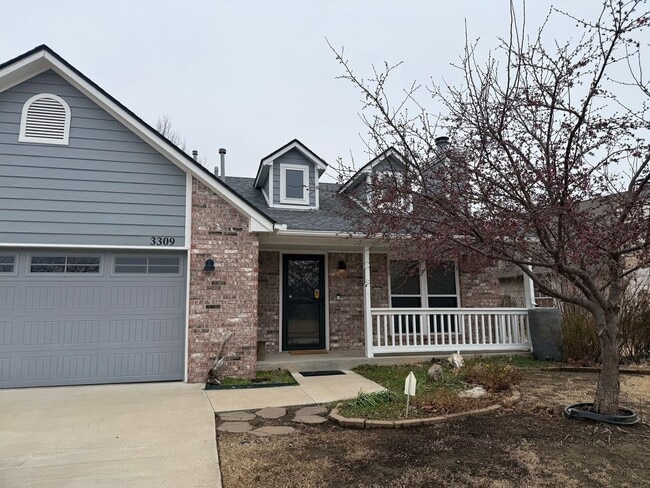 Building Photo - Make this gem your new 3 bedroom, 2 bathroom home!