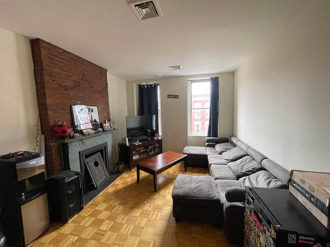 Photo - 348 Grove St
