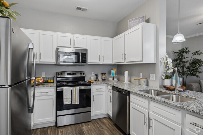 A3 1BR, 1BA - 860SF - Kitchen