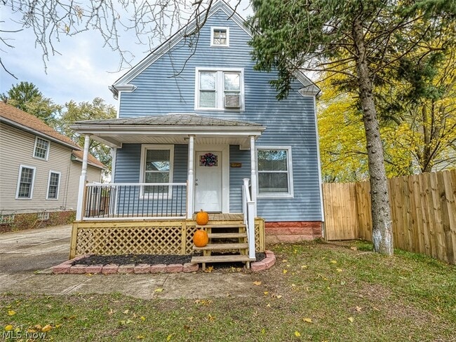Building Photo - 3116 Searsdale Ave