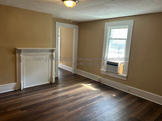 Photo - 840 Friedman St