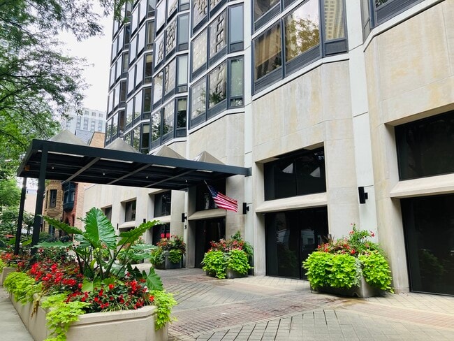 Building Photo - 50 E Bellevue Pl Unit 1201 Rental