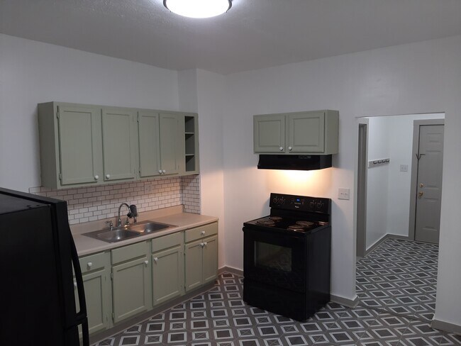 1743 Kitchen - 1743 S 8th St
