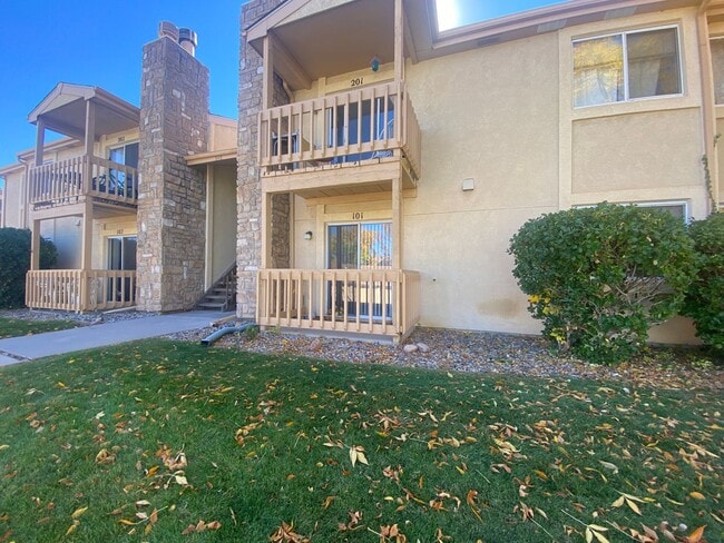 Building Photo - 848 Tenderfoot Hill Rd Rental