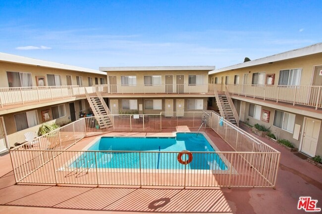 Photo - 14108 Doty Ave Unidad 35