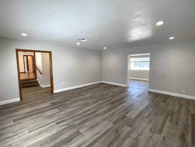 Photo - Beautiful 4-Bedroom Home with Pool and Lux...