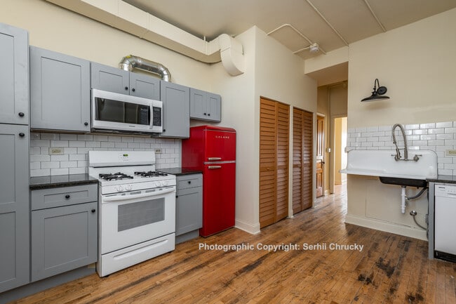 Photo - 934 W 19th St Unit 2