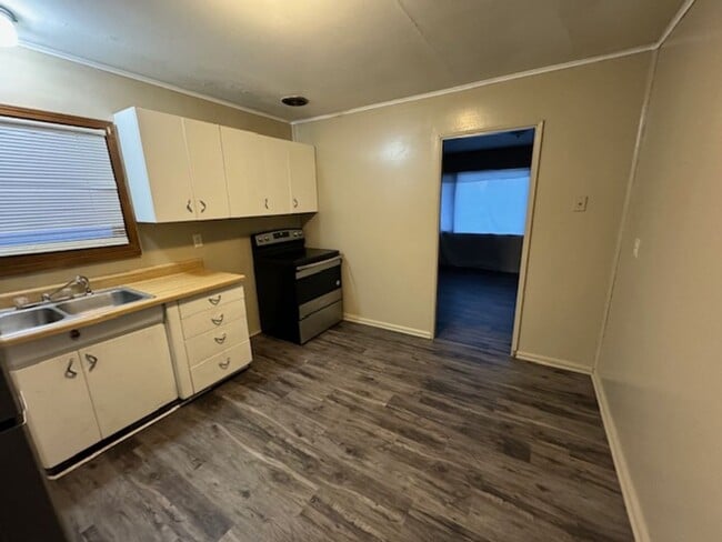 Photo - 739 Sherman Ave