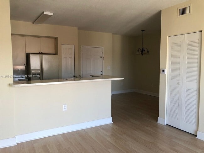 Photo - 11060 SW 196th St Unidad 511