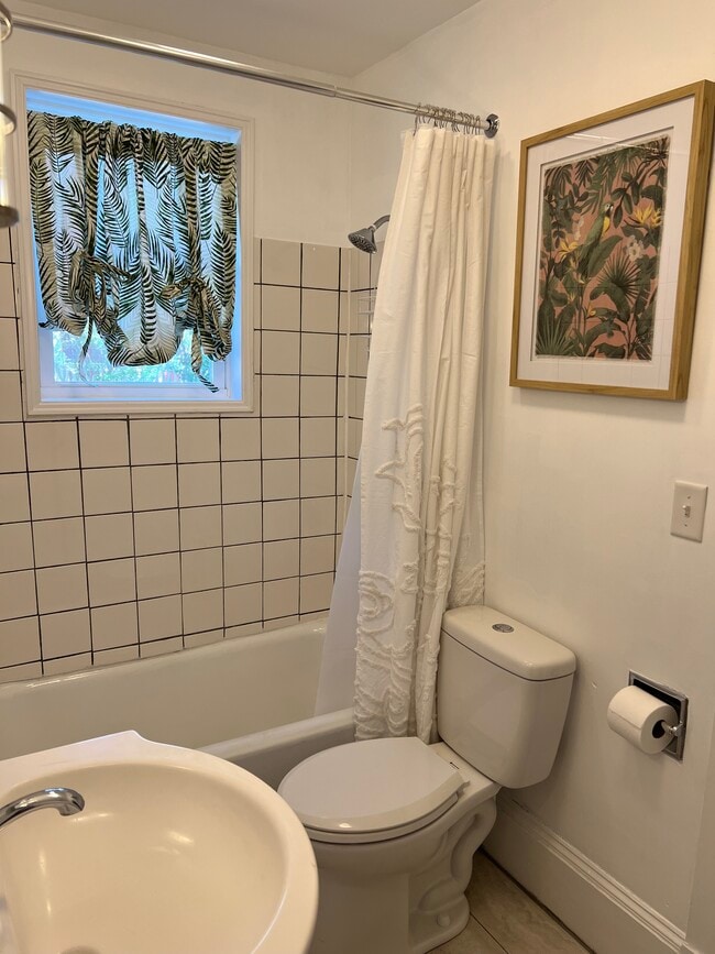 162 Baño completo - 162 Broadway Unidad 162