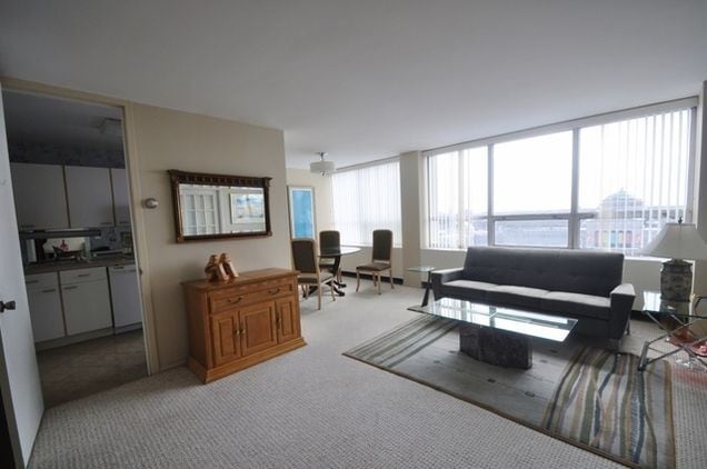 Living space - 1700 E 56th St Unit 1305