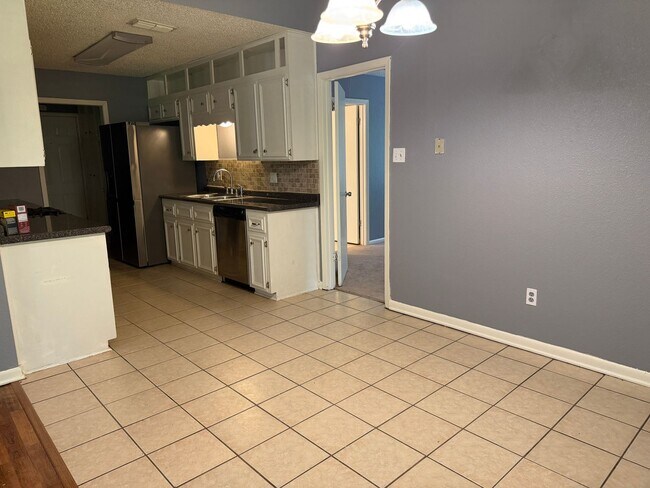 Photo - Jasper Heights - 3 bedroom beauty!