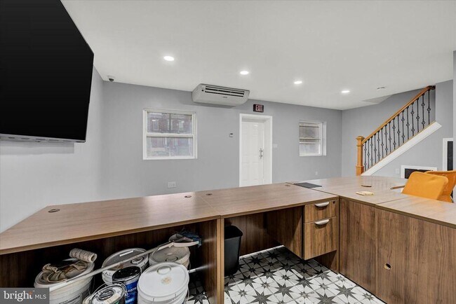 Photo - 2400 Annapolis Rd