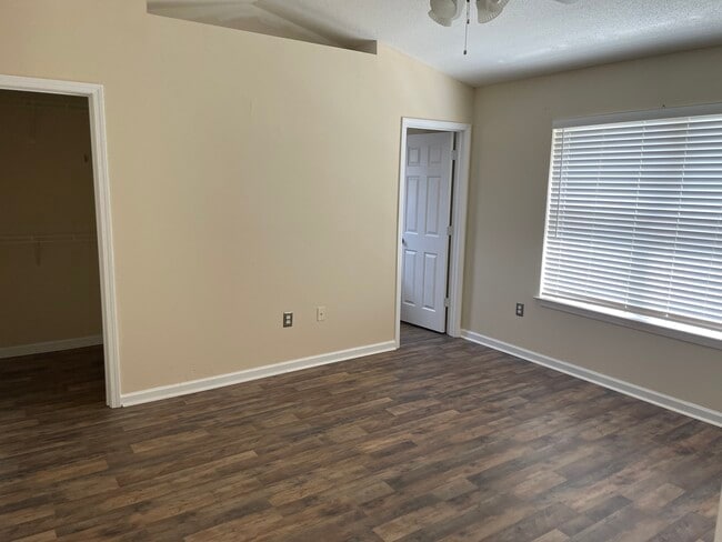 Photo - 400 Eisenhower Dr