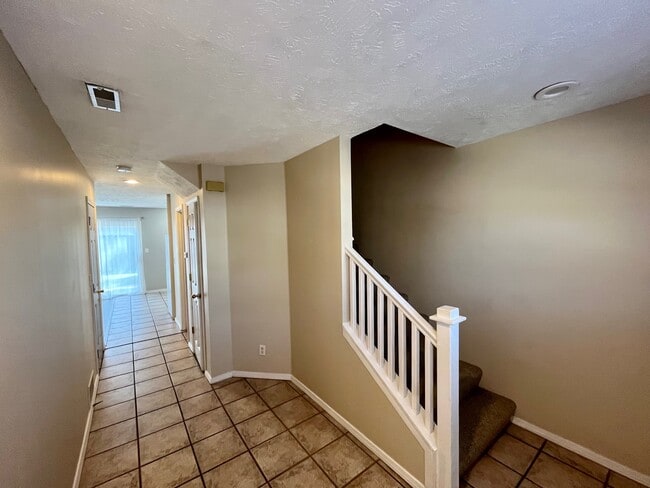 Photo - 102 W Lincoln St Unit 3