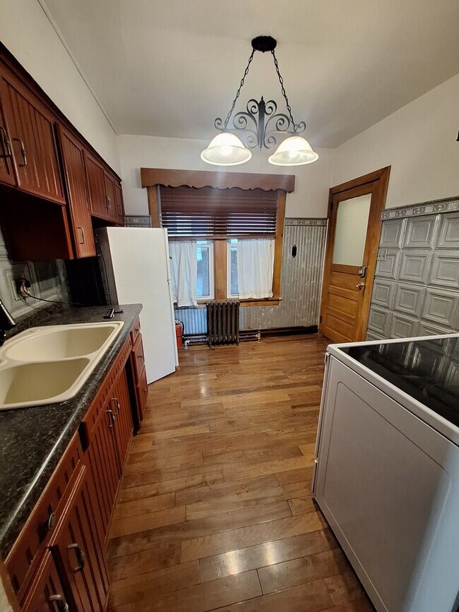 Photo - Large 3 Bedroom Open February! Unit 1