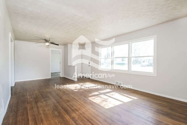 Photo - 725 E 42nd St N