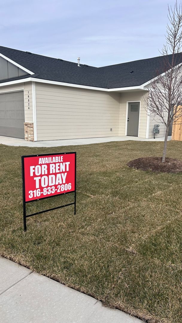 Building Photo - 16824 W Kashmir St